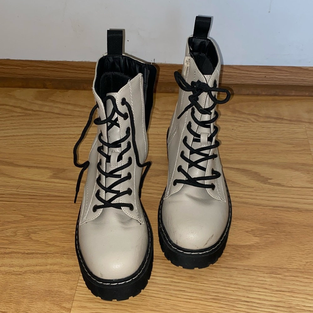 Combat boots